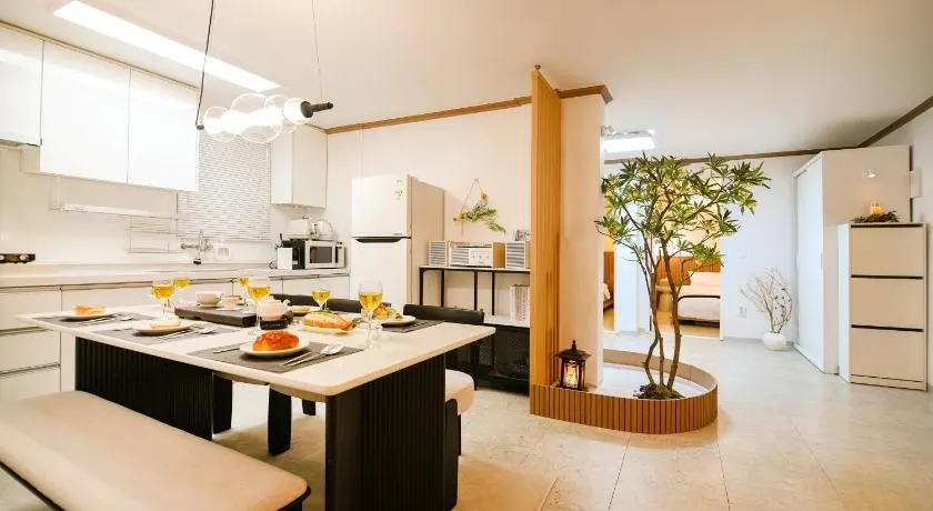 Seoul Core Stay - Family-Friendly 3BR Home in Central Seoul near Museums ㅣ Han River ㅣ Itaewon - Image 1