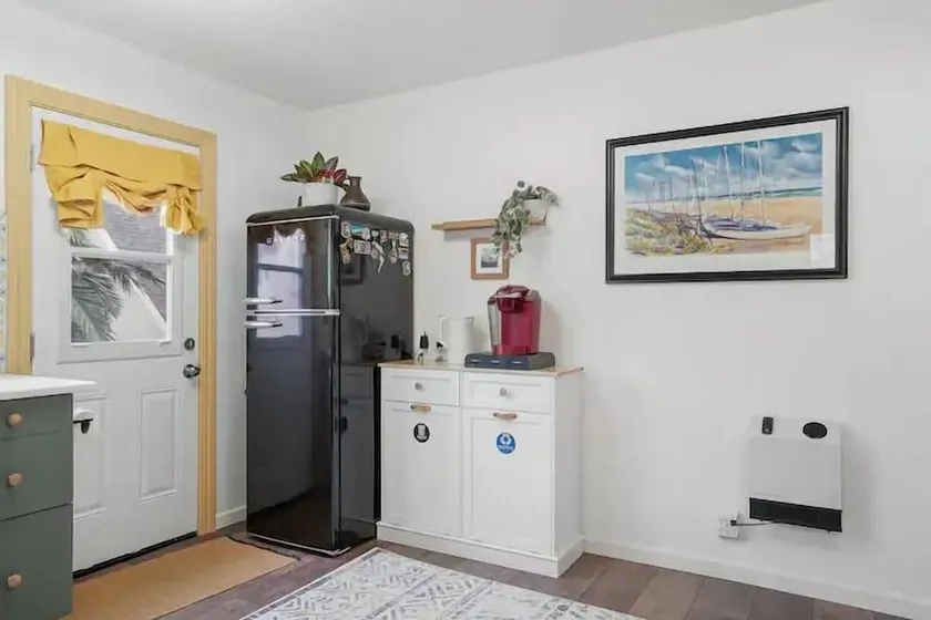 Beach Block 2-Bed with Coastal Palm Trees and Yard - Image 1