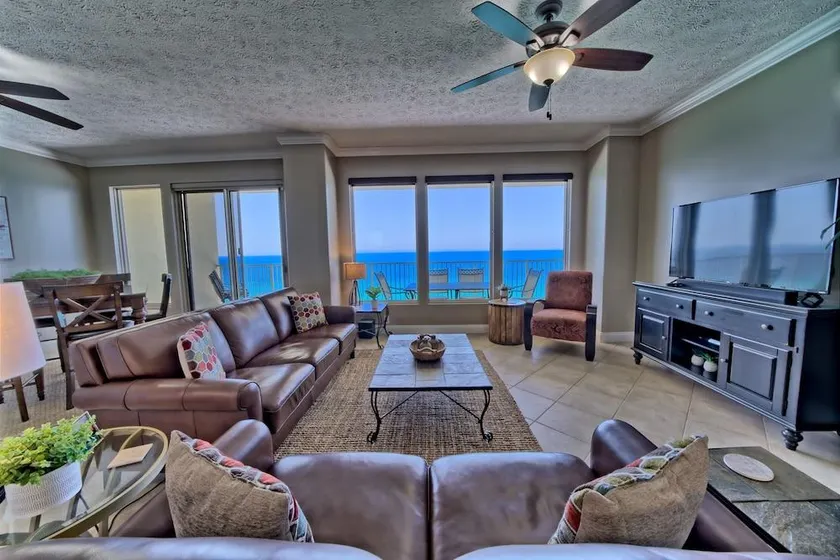 Luxurious High-Rise Condo with Spacious Balcony Facing the Ocean - Unit 1805 by RedAwning - Image 1