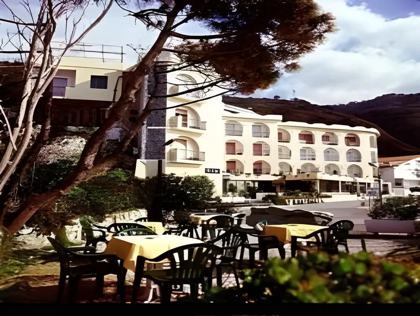 Hotel Ristorante La Scogliera - Image 1