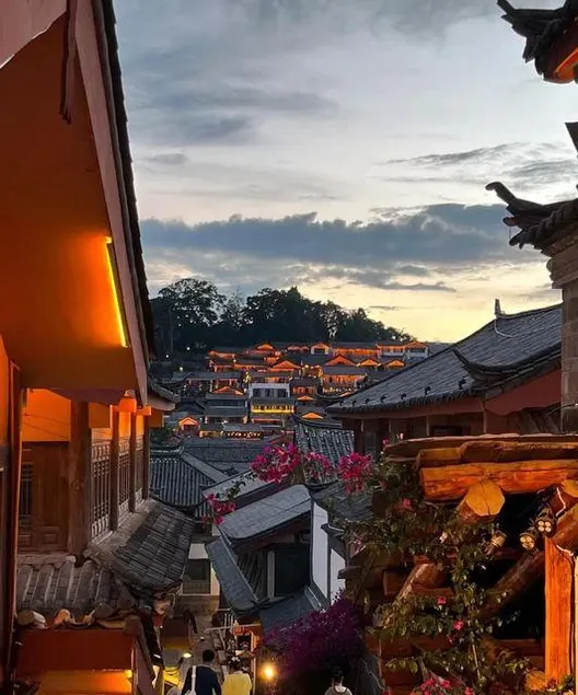 Qingxi Sunny Resort Beauty Inn • Lijiang Ancient City Store - Image 1