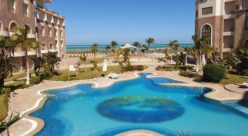Royal Beach Boutique Hotel - Image 1