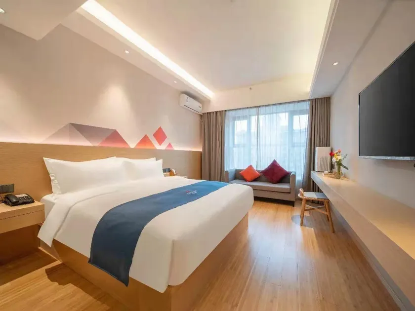 Light Time Resort Hotel (Chongqing Shapingba Three Gorges Square High-speed Rail Station) - Image 1