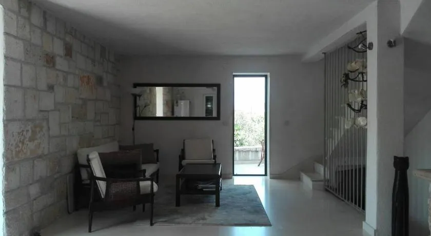 Villa Ujoli - Image 1