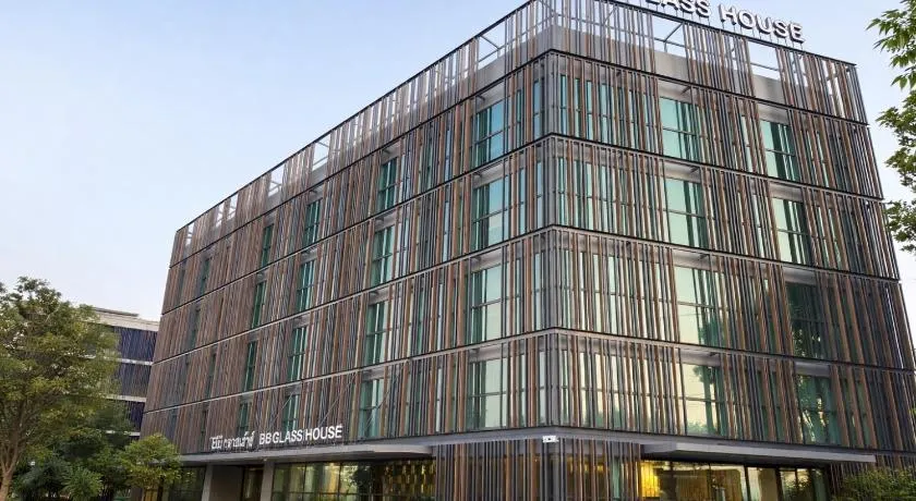BB Glass House Chachoengsao Hotel บีบี กลาสเฮ้าส์ ฉะเชิงเทรา - Image 1