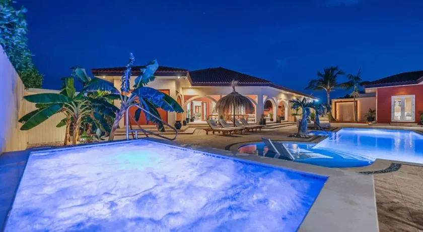 Grand Luxury Villa, 2 min Eagle Beach, 7 Rooms, Gym, Billiard Pool, HotTub, Piano and more! - Image 1