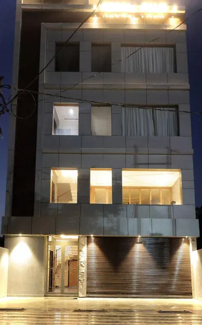 Hotel Regal Palm - Image 1