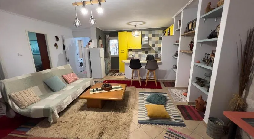Alonaki House - Image 1