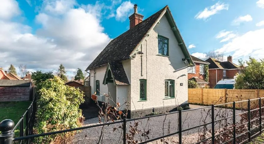 Rectory Cottage near Paultons park & New Forest - Image 1