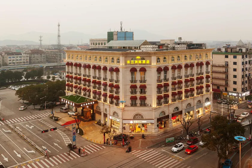 Milan Hotel - Image 1