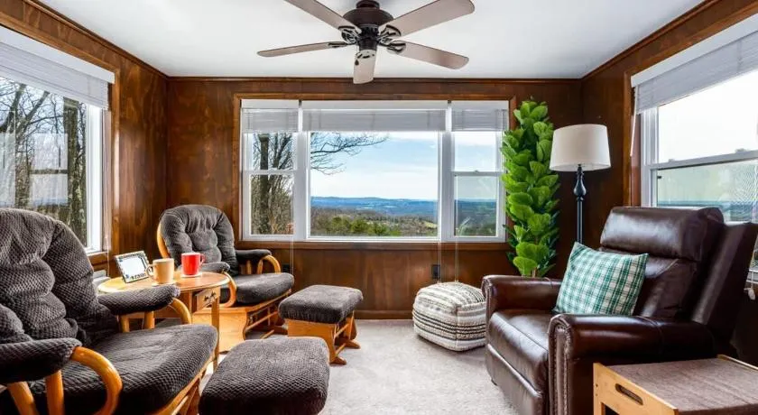 Mountain chalet w hot tub & private balcony - Image 1