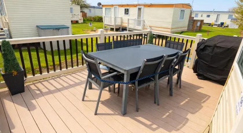 Long Beach Park Caravan, Hembsy - Image 1