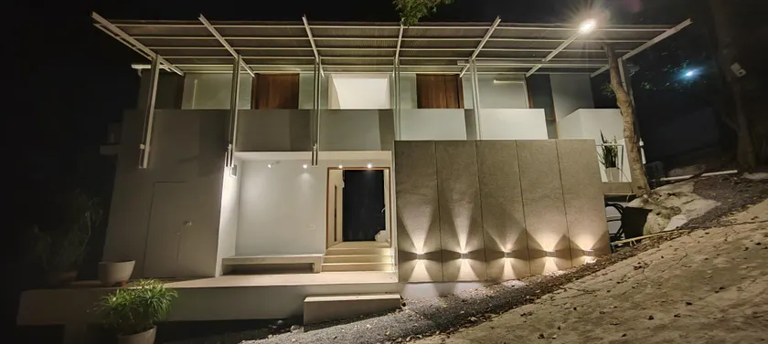 Pebble Lanta - Seaview Stay - Image 1