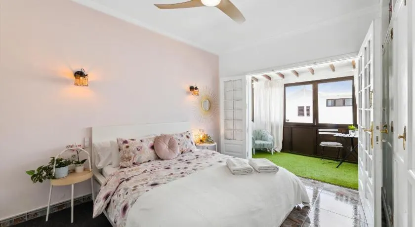 Habitaciones privadas cerca de la playa y aeropuerto en casa compartida con otros huéspedes - Image 1