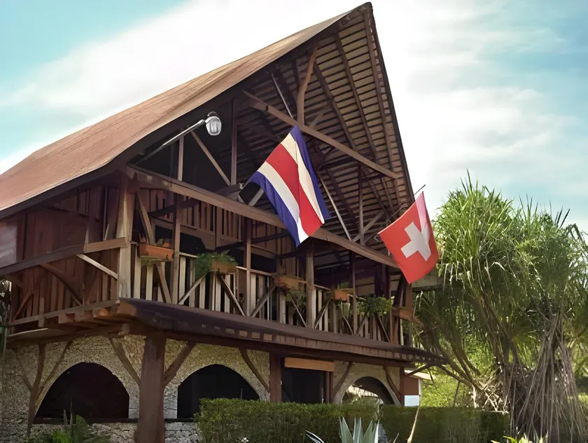 Hotel Suizo Loco Lodge & Resort - Image 1