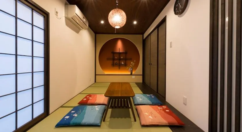 Permitted by Osaka city, family and large rooms - Image 1