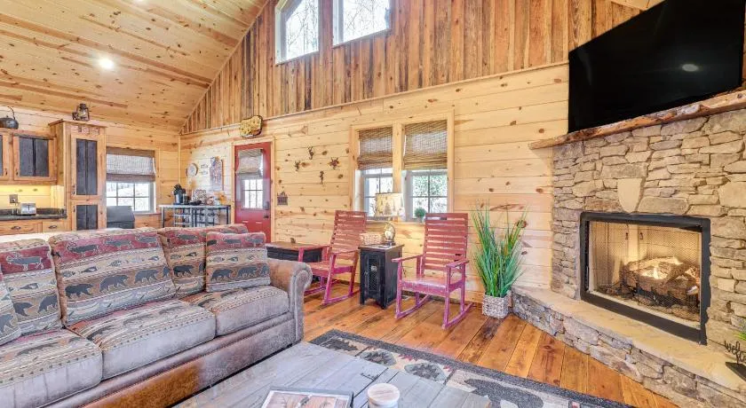 Hot Tub + Fire Pit: Dog-Friendly Cabin in Murphy! - Image 1