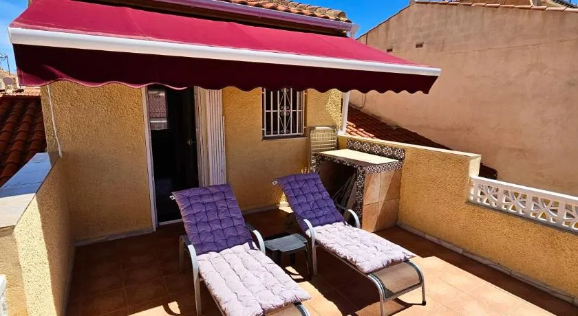 Cozy Townhouse - Image 1
