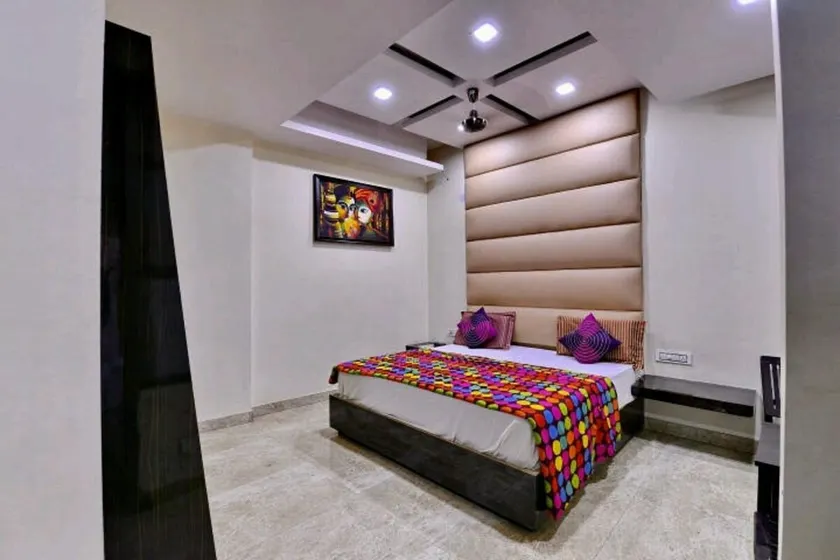 Hotel Samrat - Image 1