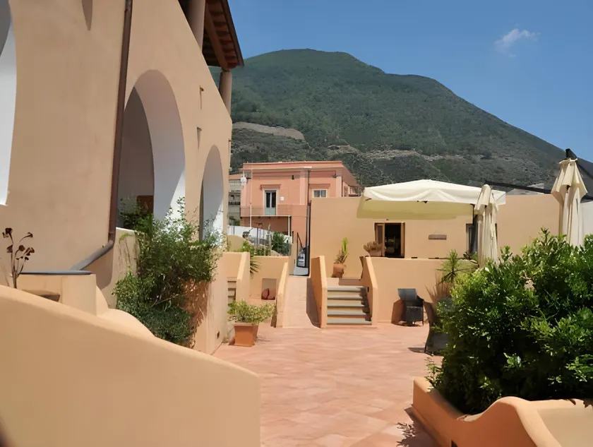Solemar Hotel - Image 1