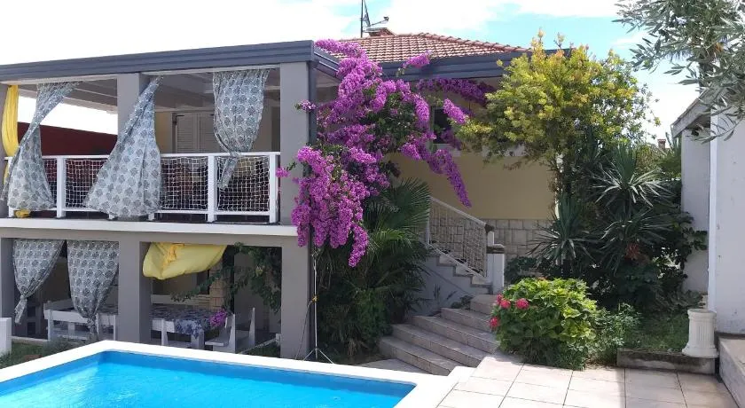 Holiday Homes Mare - Image 1