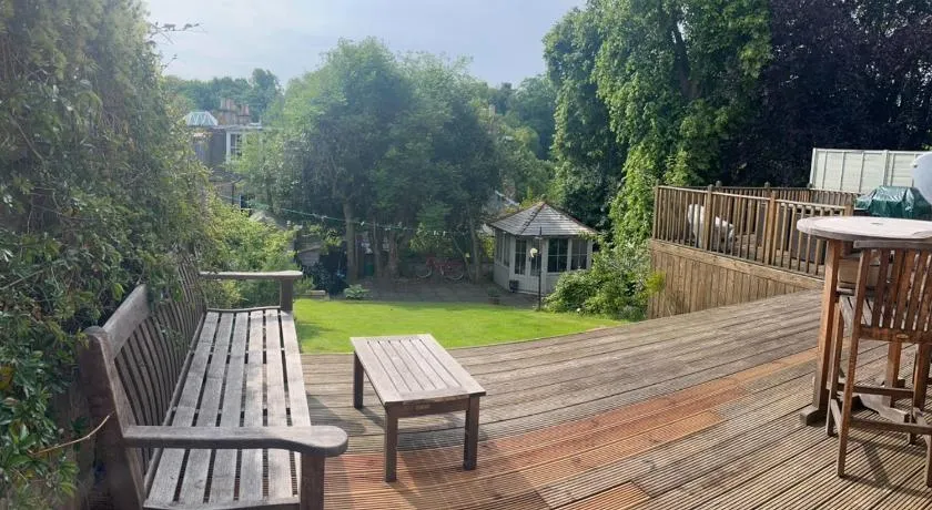Small Private Guest cabin in lush green Dean area of Edinburgh - Image 1