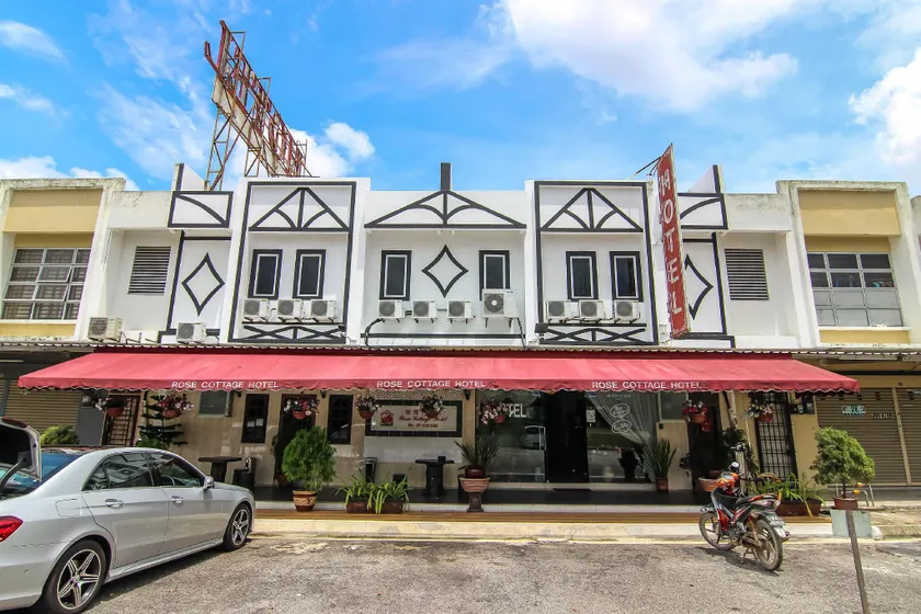 Rose Cottage Hotel Taman Nusa Cemerlang - Image 1