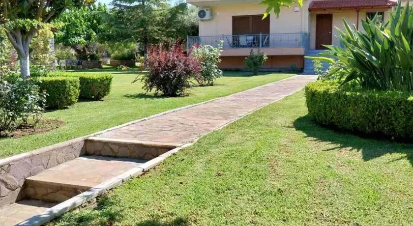 Georgias paradise villa and Garden - Image 1