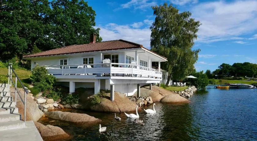 Cabin With Sunset Views And Private Dock - Image 1