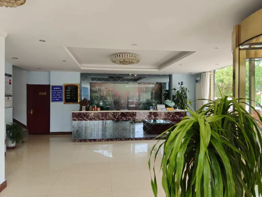 Yunlong Hotel - Image 1