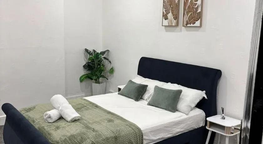 3 bed house in Telford close to hospital, Wellington Station with free parking, Netflix ideal for CONTRACTORS AND FAMILIES - Image 1