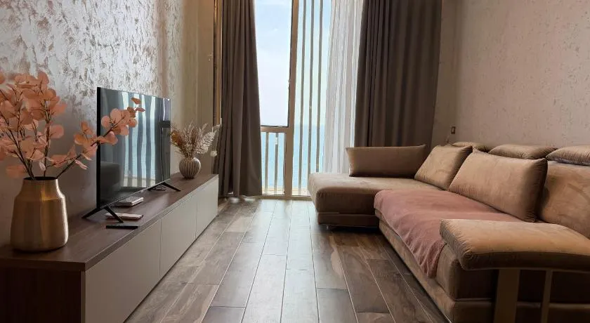 Green Coast Apartment - Image 1