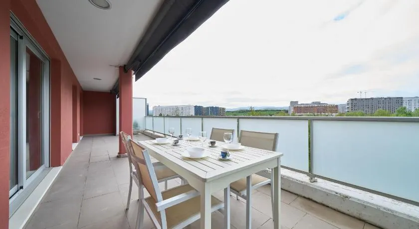 Family Retreat with Views, Terrace & Parking - Image 1