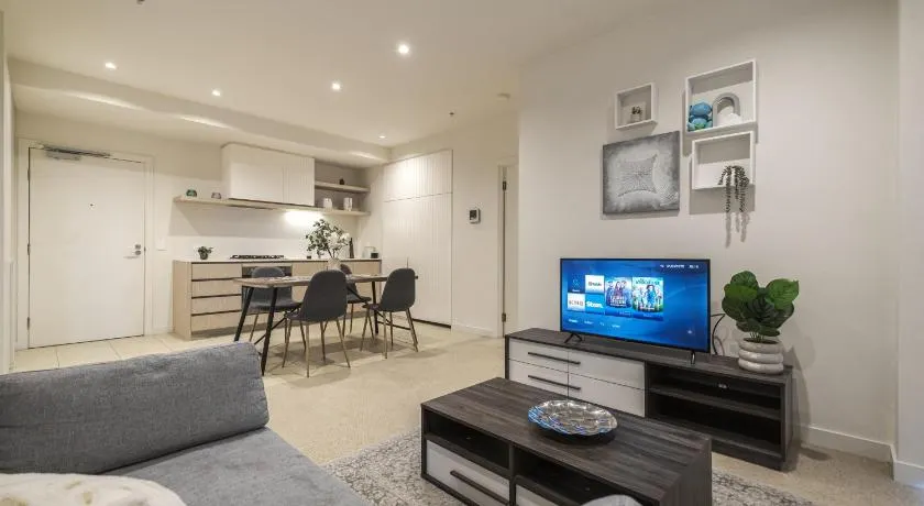 Brand new 2BR2BA Caulfield parkbalcony poolgym - Image 1