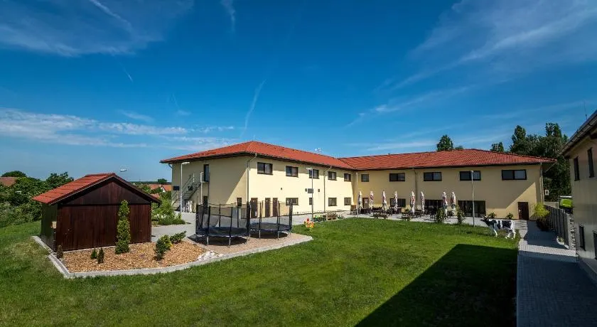 Hotel Na Farmě Choťovice - Image 1