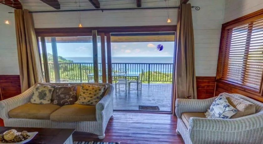 Seaview home, stone throw from beach - Image 1