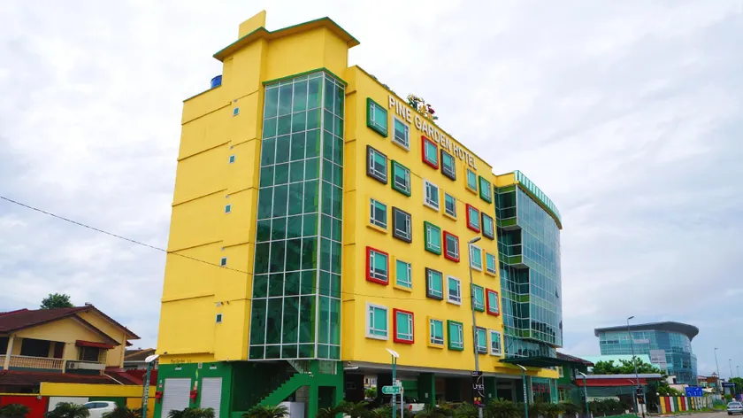 Pine Garden Hotel - Image 1