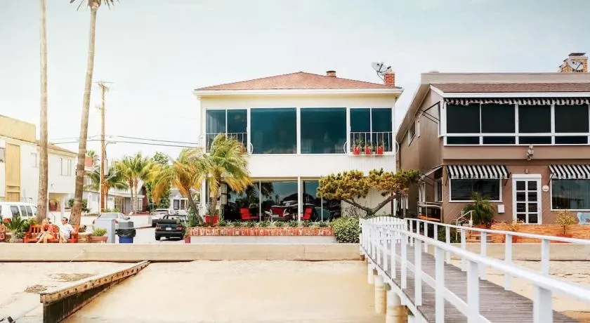 1400 S Bayfront - Image 1
