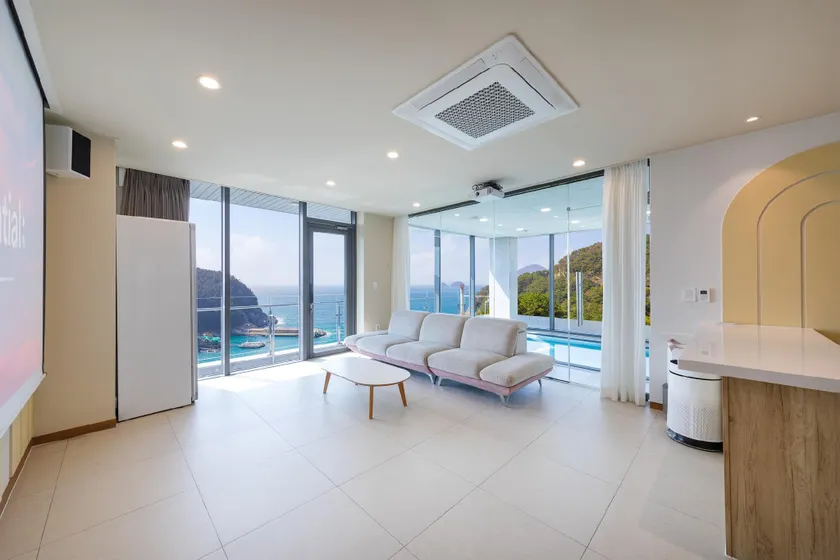Geoje Party Regina Pool Villa - Image 1