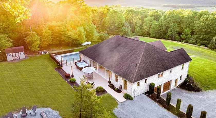 Blissful Mountain Getaway - Manor on 46 acres - Image 1