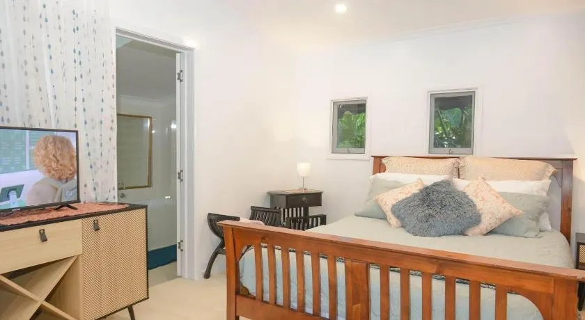 Renovated 2-Bed Cottage - Sleeps 4 - Free Parking - Image 1