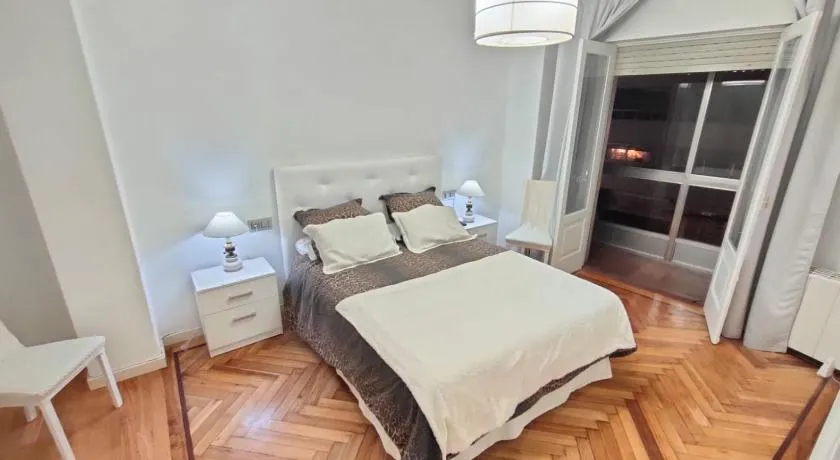 Vintage House - Image 1