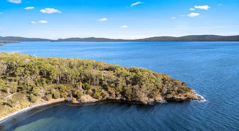 Bruny Bay House - Image 1