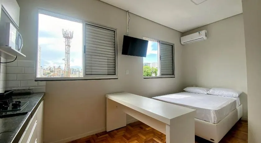 Prado Premium Lofts e Kitnets com Ar-Condicionado e TV Smart - Image 1