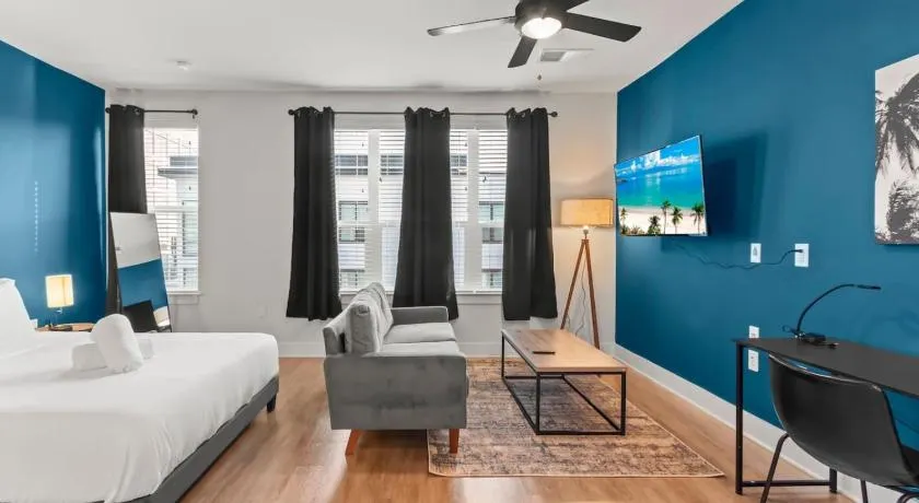 Studio Oasis Pool and Gym CoWorking Spaces - Image 1
