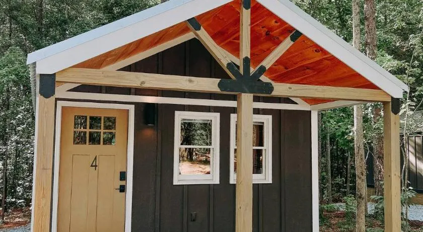 Cabin #4 Studio with Kitchenette - Image 1