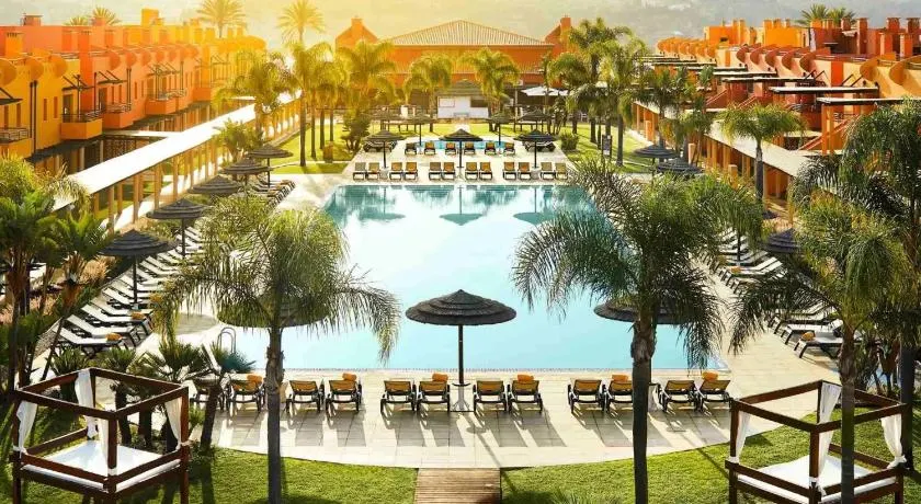Luxury Apartment, Marina, Beach & Pool - Image 1