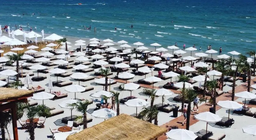 Mamaia Beach Condos 1 - Image 1