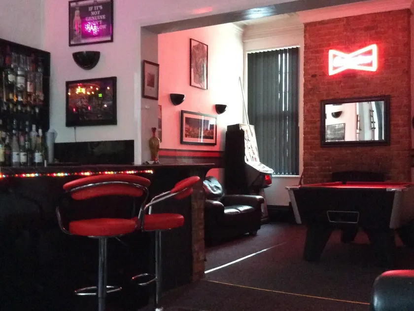 Manhattan Hotel - Image 1