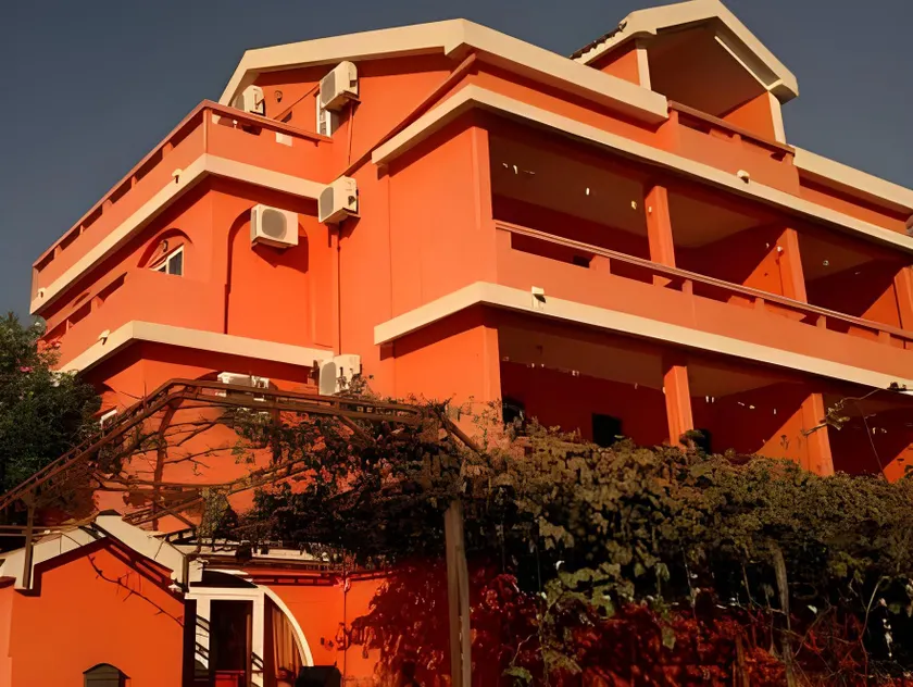 Apartments Holiday - Image 1